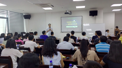 闕文亮 徐沛涵：?？讫垘r分公司派員參加龍巖市企業(yè)成長(zhǎng)培訓(xùn)班.jpg