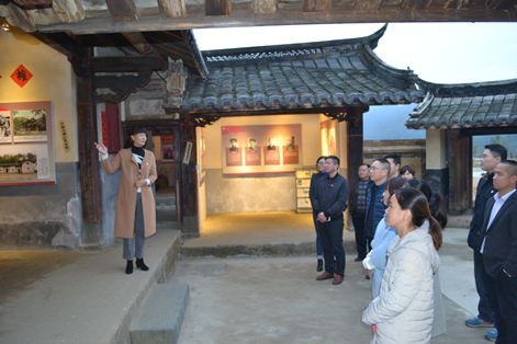 鄧義楨：龍巖分公司機(jī)關(guān)一黨支部到江山山塘兵工廠上現(xiàn)場(chǎng)黨課.png