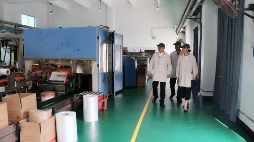 （建議采用）吳瑤：省機(jī)電控股公司黨委委員、副總經(jīng)理陳伯煒深入龍巖分公司乳化一車(chē)間開(kāi)展安全檢查_(kāi)調(diào)整大小.jpg