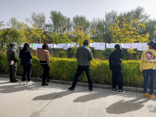 青海海西東諾化工有限公司在生產(chǎn)車間舉辦“質(zhì)量月”職工漫畫展現(xiàn)場_調(diào)整大小.jpg