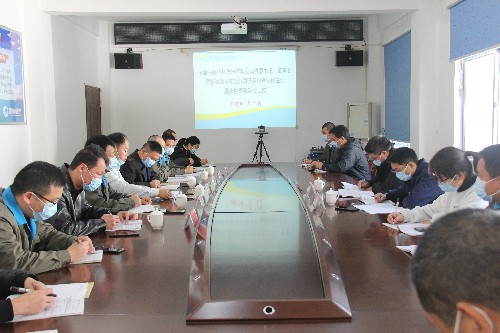 福安分公司胡廷淦：圖�?�?1日座談會(huì)上吳彩洪與參會(huì)人員深入交流~1.jpg