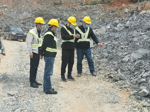 民化建設(shè)+楊紅�?巖山華潤冬瓜侖項目爆破施工現(xiàn)場調(diào)�?~1.jpg