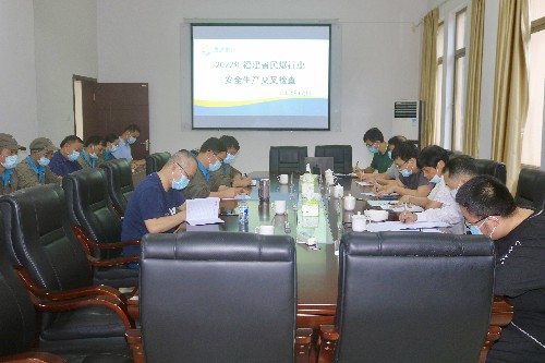 (采用)龍巖分公�?郭芳�?泉州市工信局組織專家到海峽科化龍巖分公司開展福建省民爆行業(yè)安全生產(chǎn)交叉檢查~1.jpg