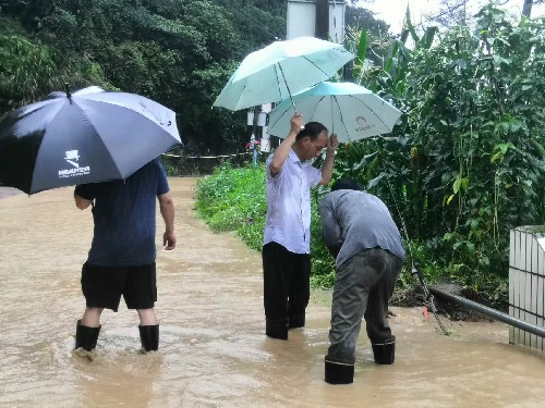 (建議采用)民化建設(shè)公司 蔣雪�?清除淤泥、雜�?~1.jpg