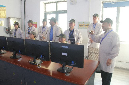 福安胡廷淦：圖為寧德市工信局黨組成員、二級調(diào)研員姜奇忠一行到福安分公司開展技改補(bǔ)助核查暨調(diào)研指導(dǎo)工作 (2)~1.jpg