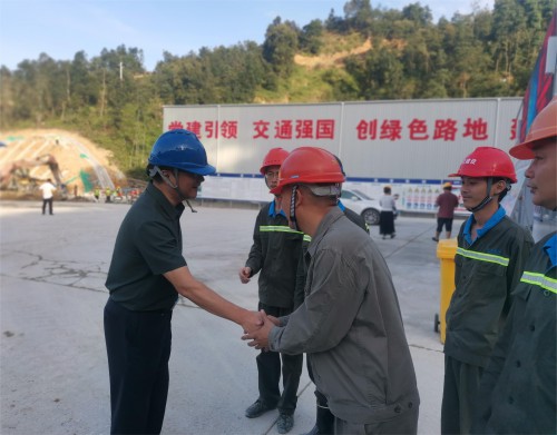 格式工廠民化建設(shè) 郭建�?吳彩洪董事長實地調(diào)研政永高速III標段東坑隧道爆破工程項目2.jpg